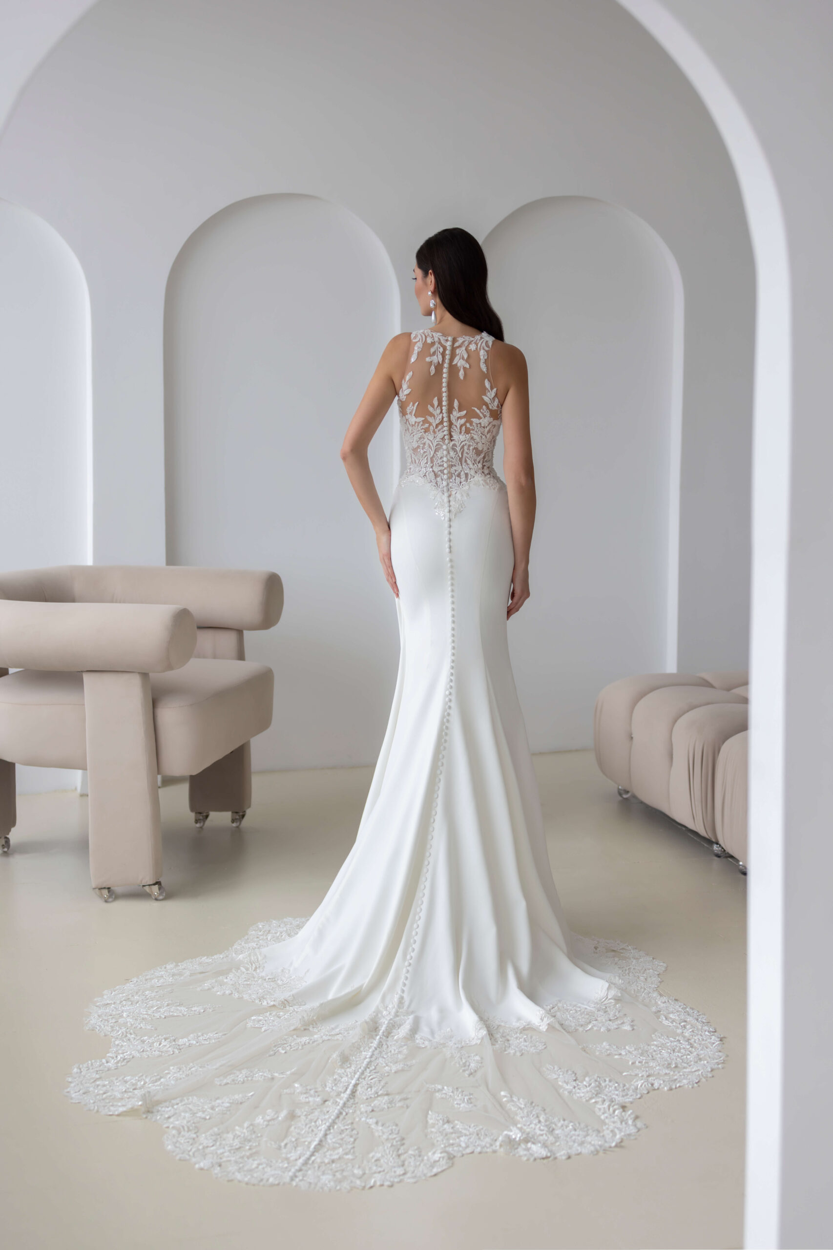 Figurbetontes Fit & Flare Brautkleid mit Schleppe
