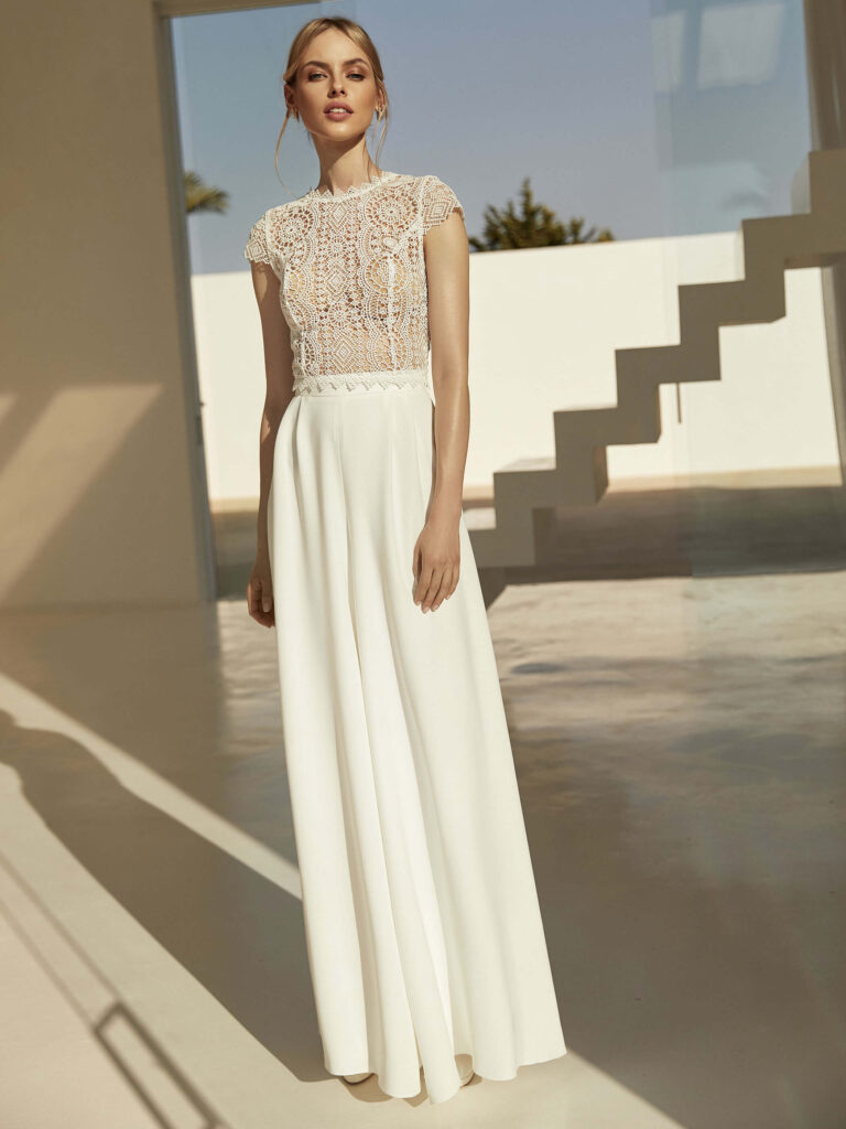 Mix & Match Brautkleid mit hochgeschlossenem Spitzenoberteil
