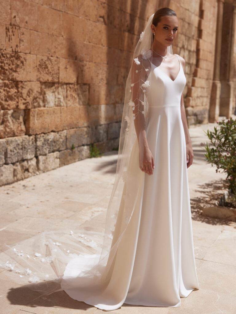 Brautaccessoires Neumünster – Brautkleid mit langem Brautschleier