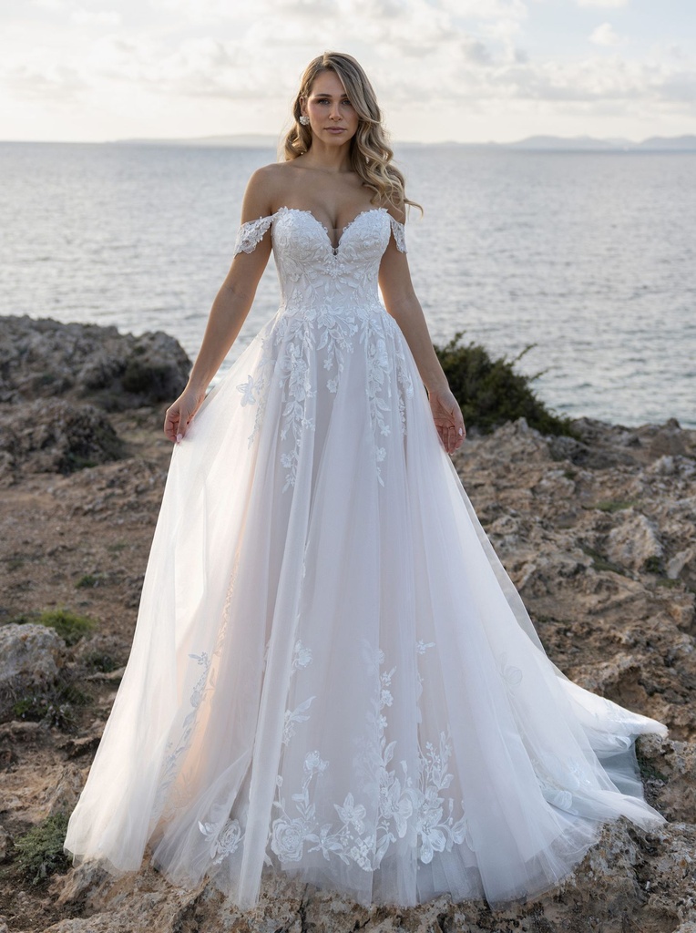 Prinzessinnen-Brautkleid mit Spitze und voluminösem Rock in der Brautboutique Neumünster